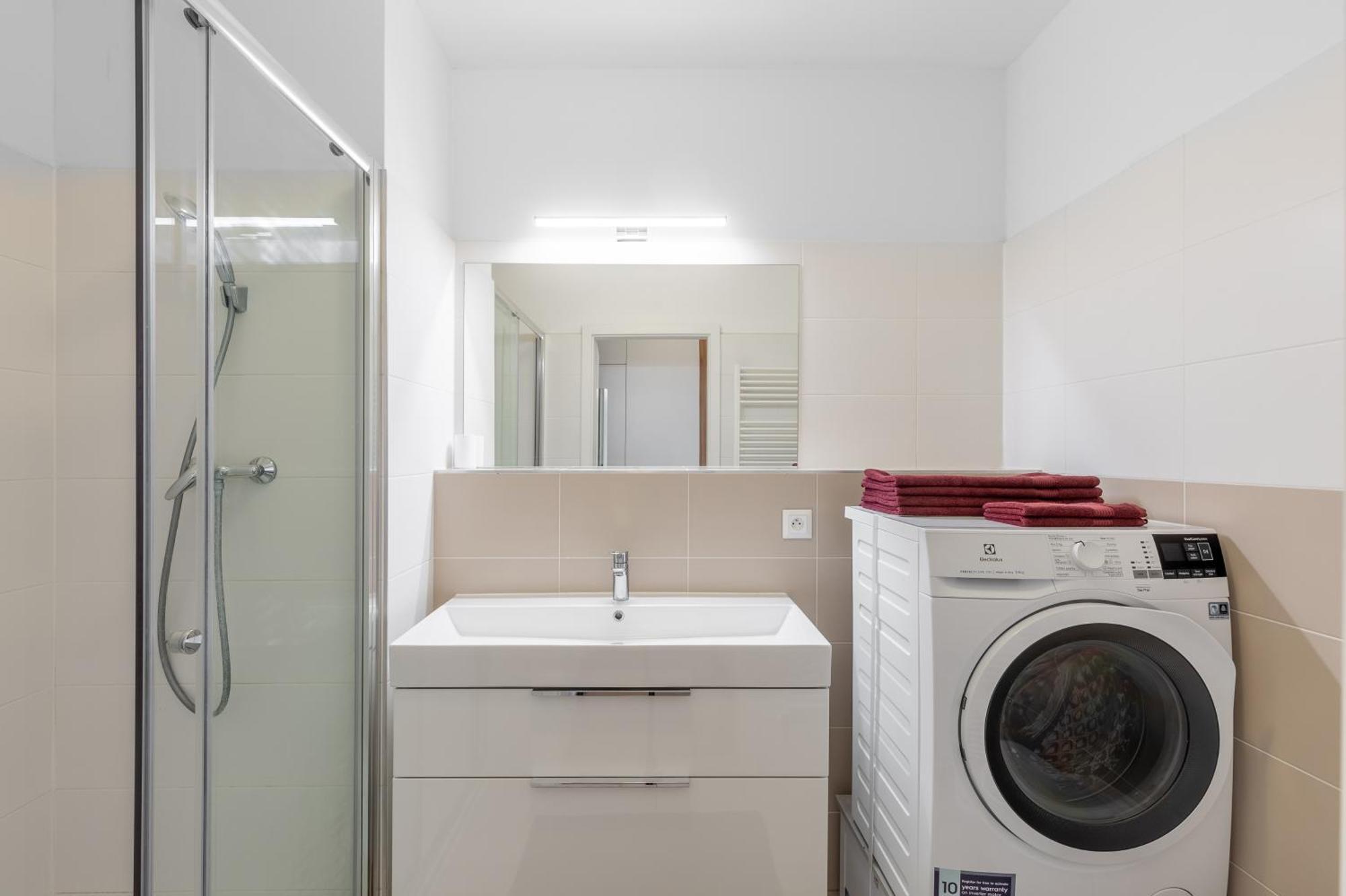 Leo Apartment - Ac & Free Parking 布拉迪斯拉发 外观 照片