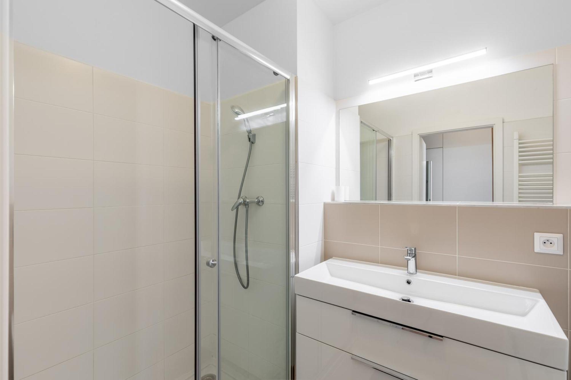 Leo Apartment - Ac & Free Parking 布拉迪斯拉发 外观 照片