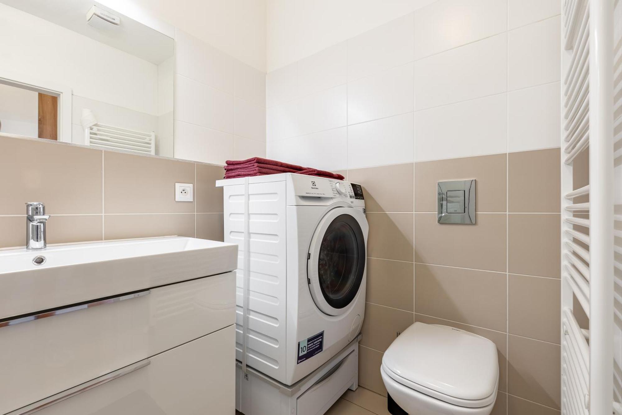 Leo Apartment - Ac & Free Parking 布拉迪斯拉发 外观 照片